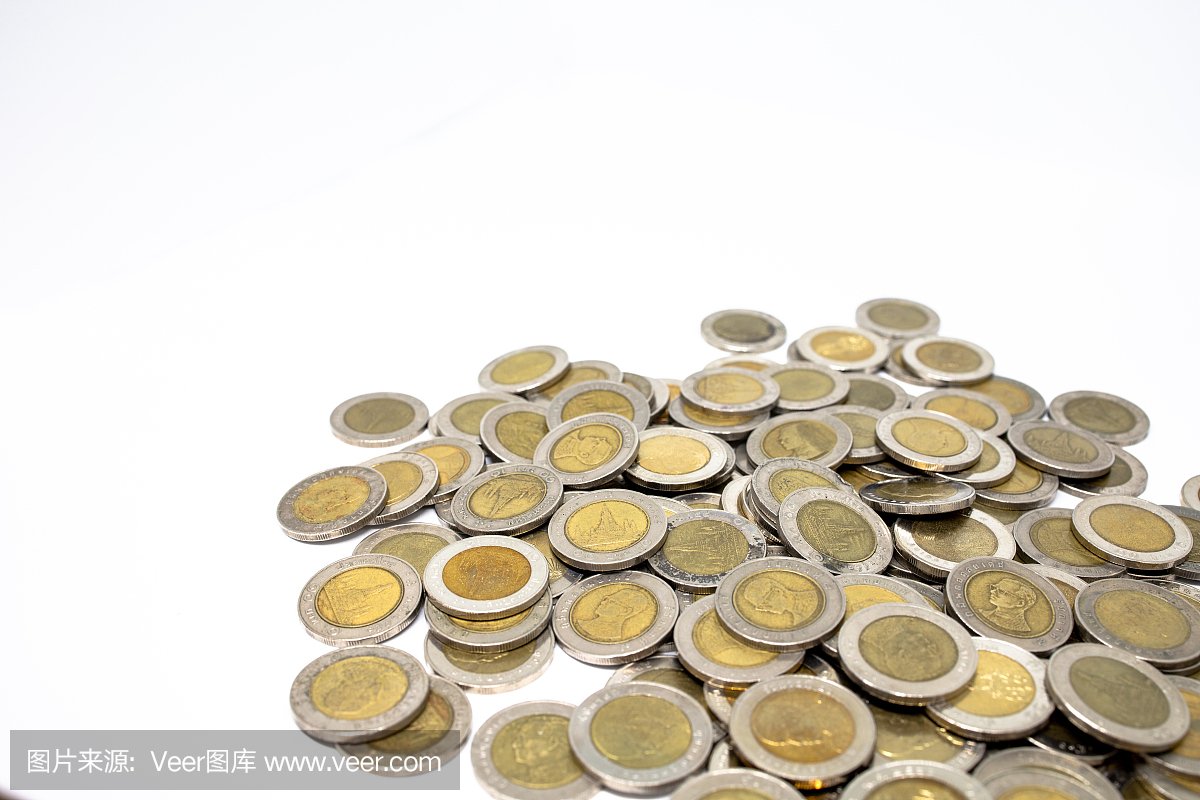 泰銖貨幣,白色背景上有金色和銀色。存錢摘要