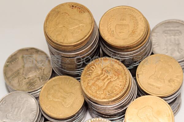 獨立背景下的印度五盧比金屬硬幣貨幣。